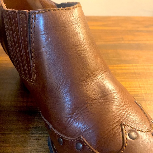 Born Chattel Brown Leather Studded Heeled Ankle Boots Size 9.5 - Picture 7 of 11